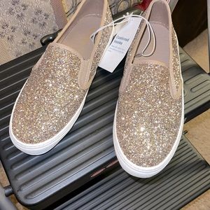 NWT- old navy rose gold slip on size 7